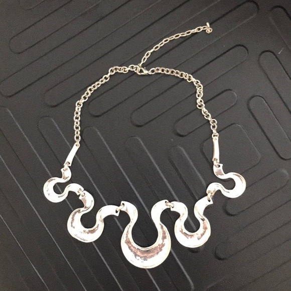 Silver tone Special Design Necklace - Picture 4 of 7